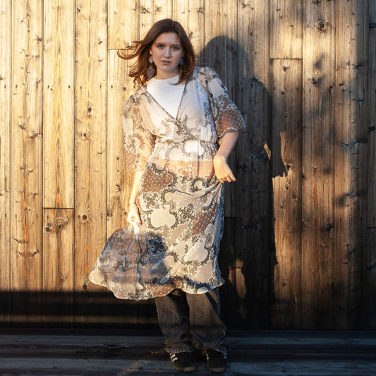 Transparent klänning i vintagepaisley