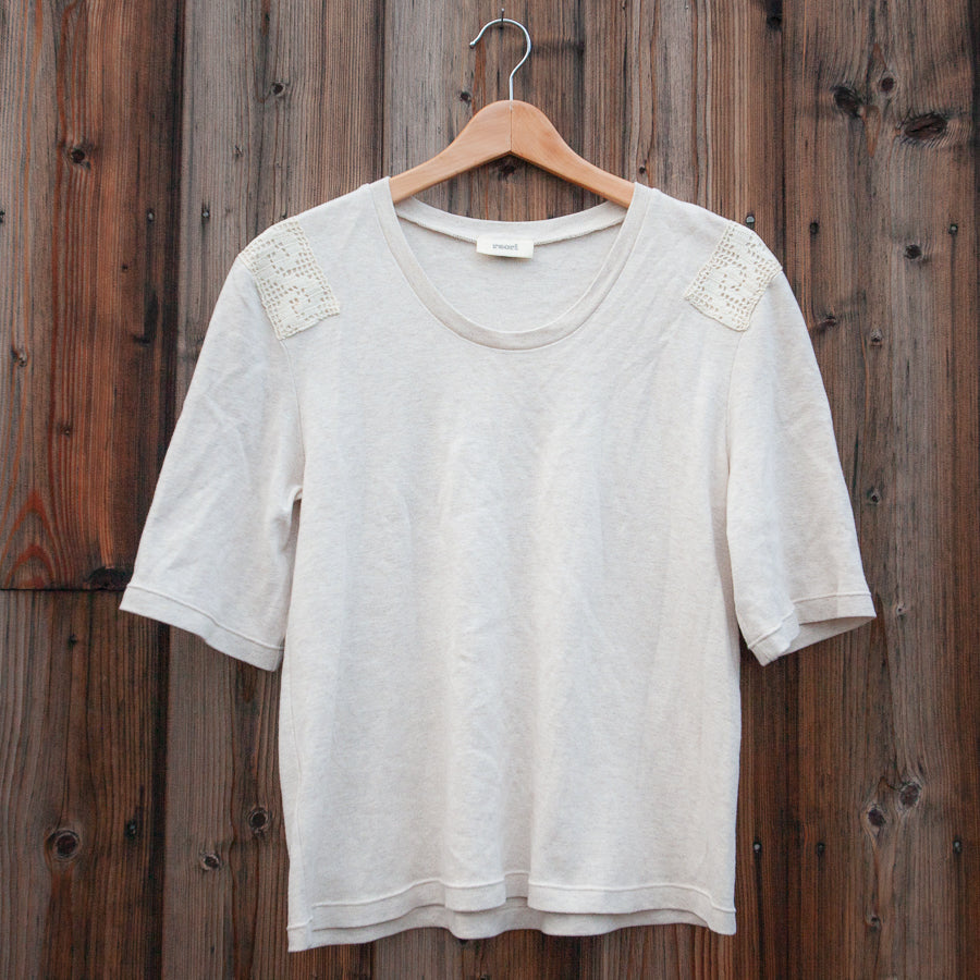 T-shirt with covering sleeves, L