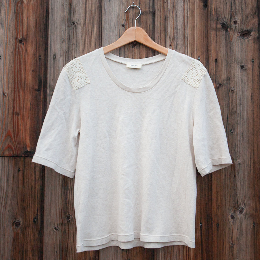 T-shirt with longer short sleeves