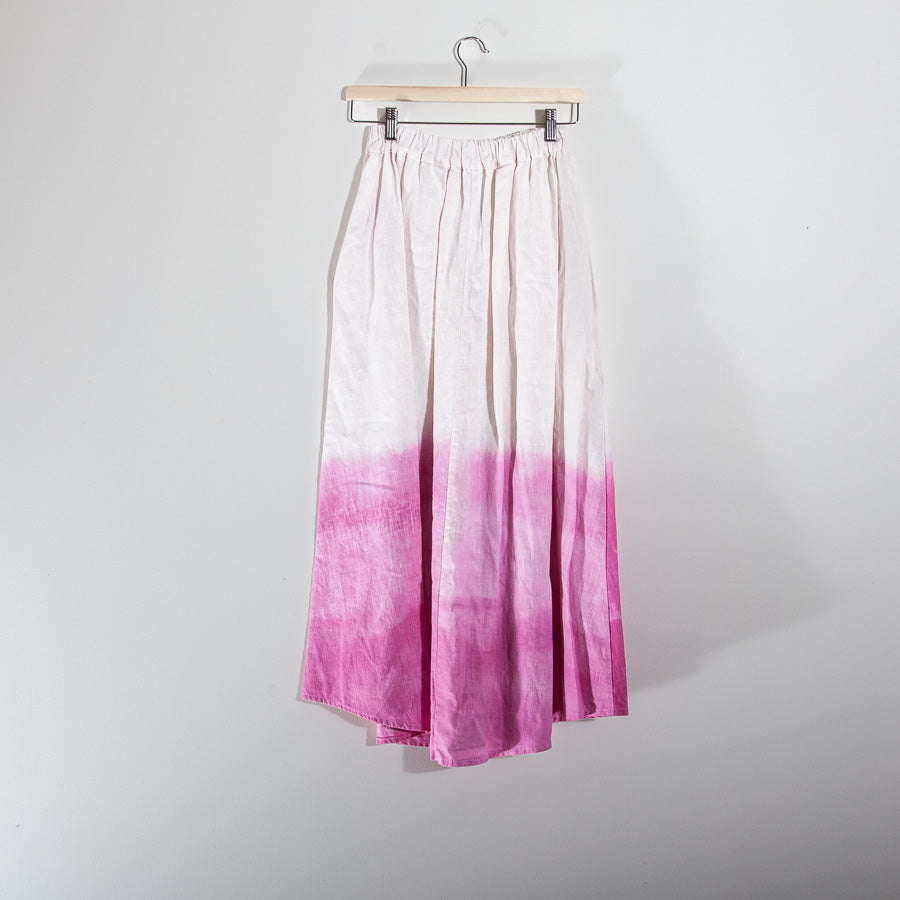 Skirt made from recycled curtain fabric