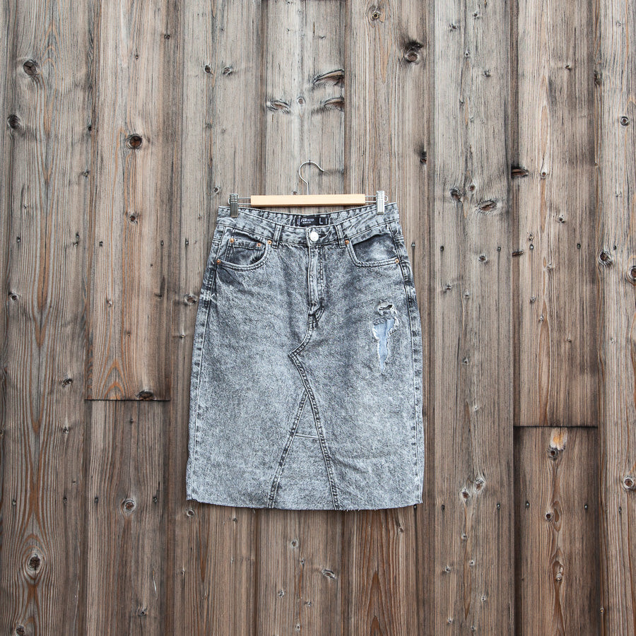 Grey denim skirt