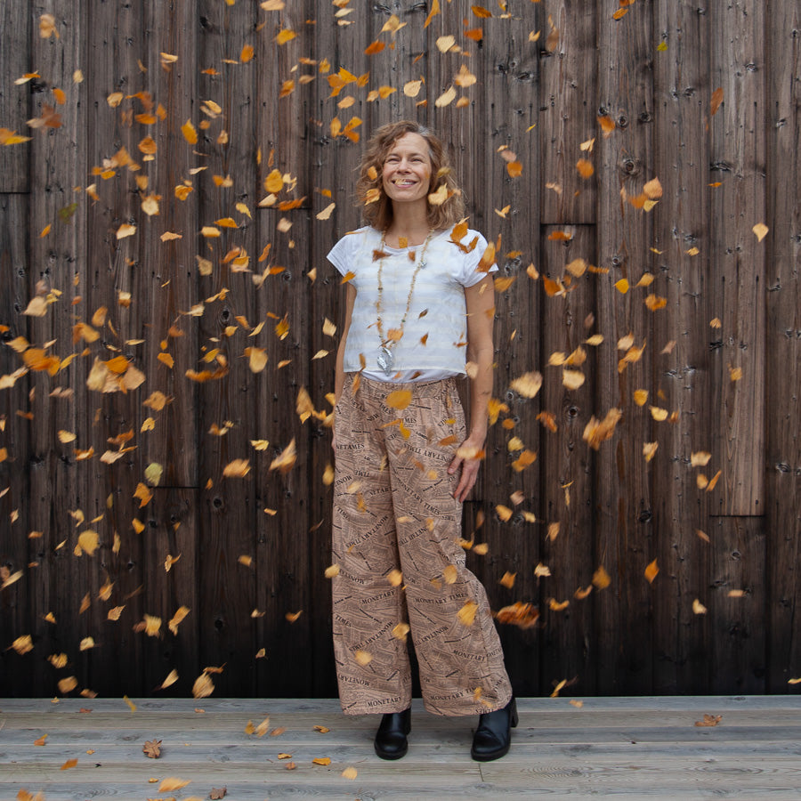 Pink trousers in newspaper fabric, M/L