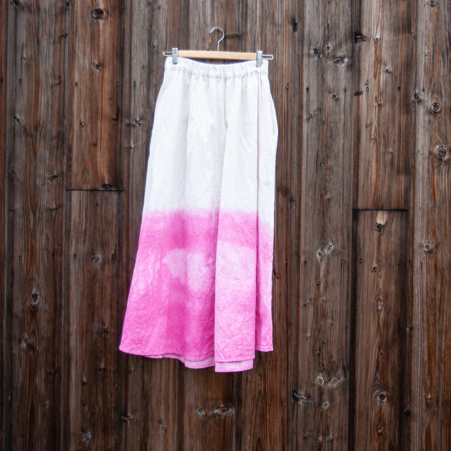 Skirt made from recycled curtain fabric