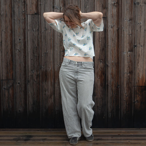 Blus sydd av återvunnet vintagetyg