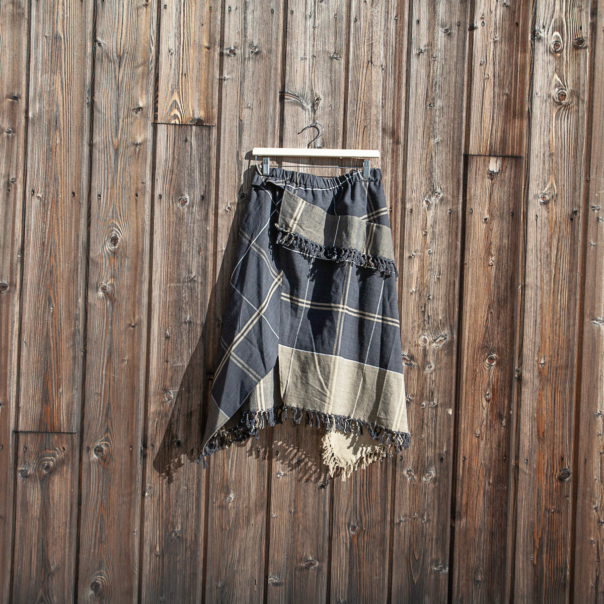 Checked black skirt in table cloth