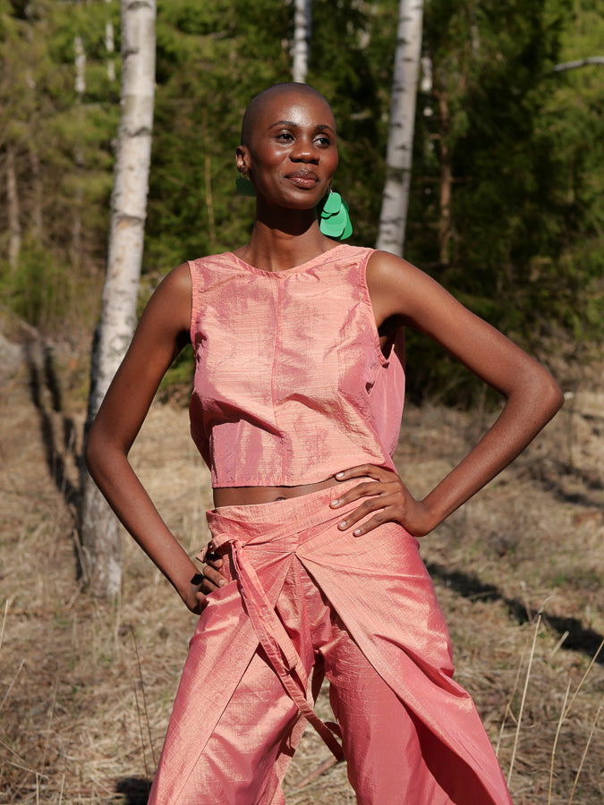 Wrap trousers in vintage fabric