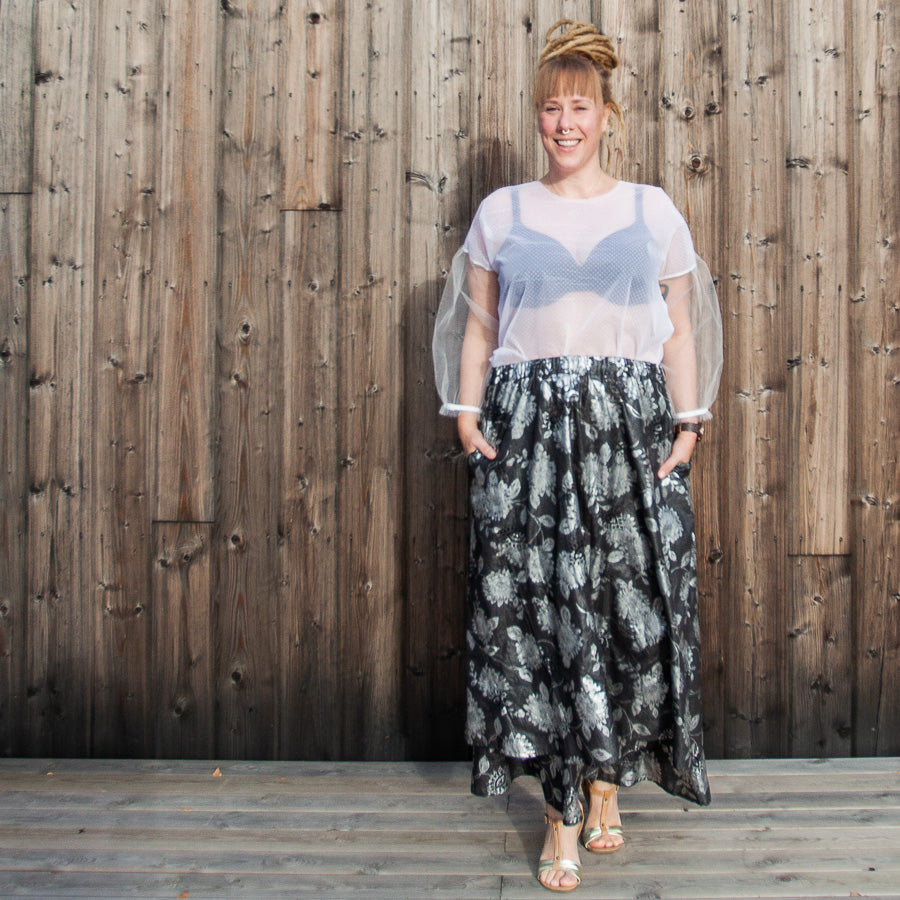 Skirt made from recycled curtain fabric