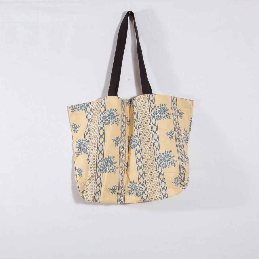 Shopping bag in recycled fabric