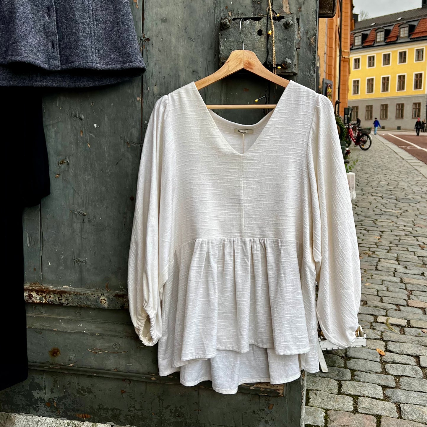 Chemisier dans un rideau récupéré