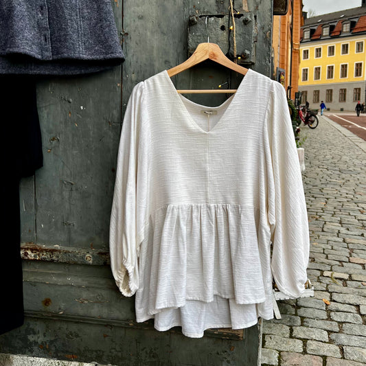 Blus i räddad gardin